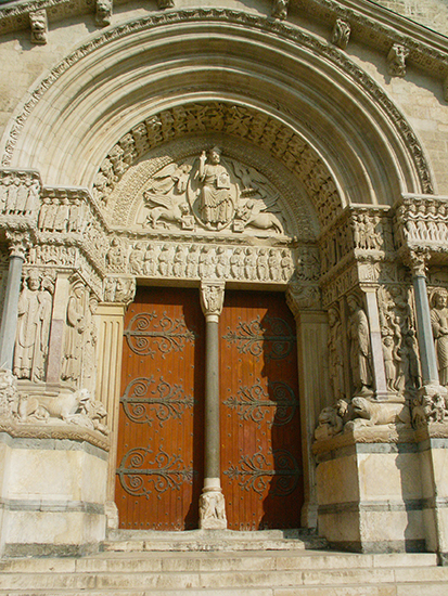 photo of portal of St. Trophime, Arles.© J. Hulsey