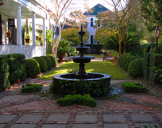 photo of garden in Battery neighborhood, Charleston