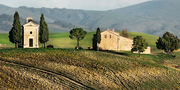 Robert Copeland photo of small hilltop chapel in Tuscany, Italy