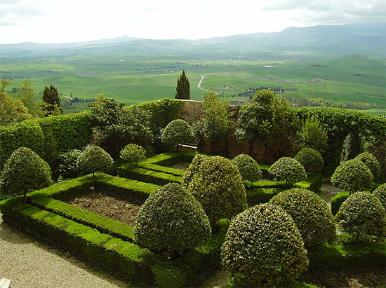 Photo of Piccolomini garden in Pienza, Italy. photo by Entoaggie09