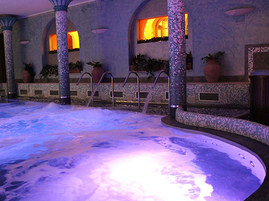 photo of pool spa at Residence Casanova, Tuscany. J. Hulsey watercolor painting workshops.