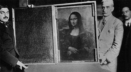 The Mona Lisa Being Returned to the Louvre in 1914 Wikimedia Commons