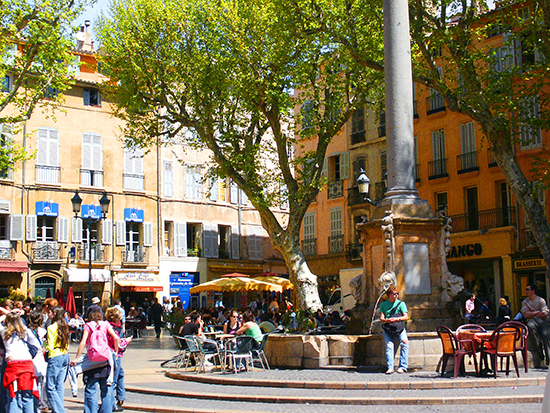 Place de la Marie, Aix en Provence. photo g John Hulsey