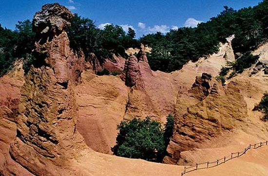 photo of ochre mines, Roussillon, France