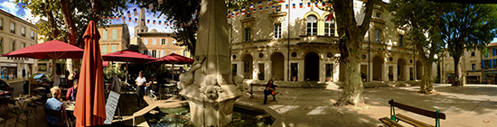 photo of the main square in old St. Rémy, France. © J. Hulsey