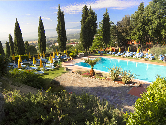 Photograph of the Residence Casanova Pool in Tuscany © J. Hulsey